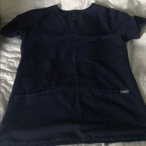 Figs pocket scrub top navy